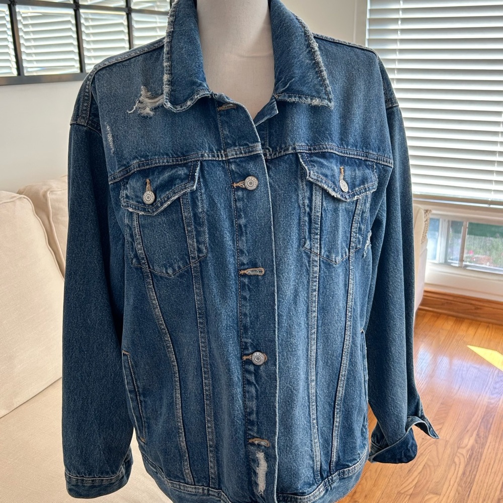NWOT Boyfriend Style Distressed Denim Jacket Size Large